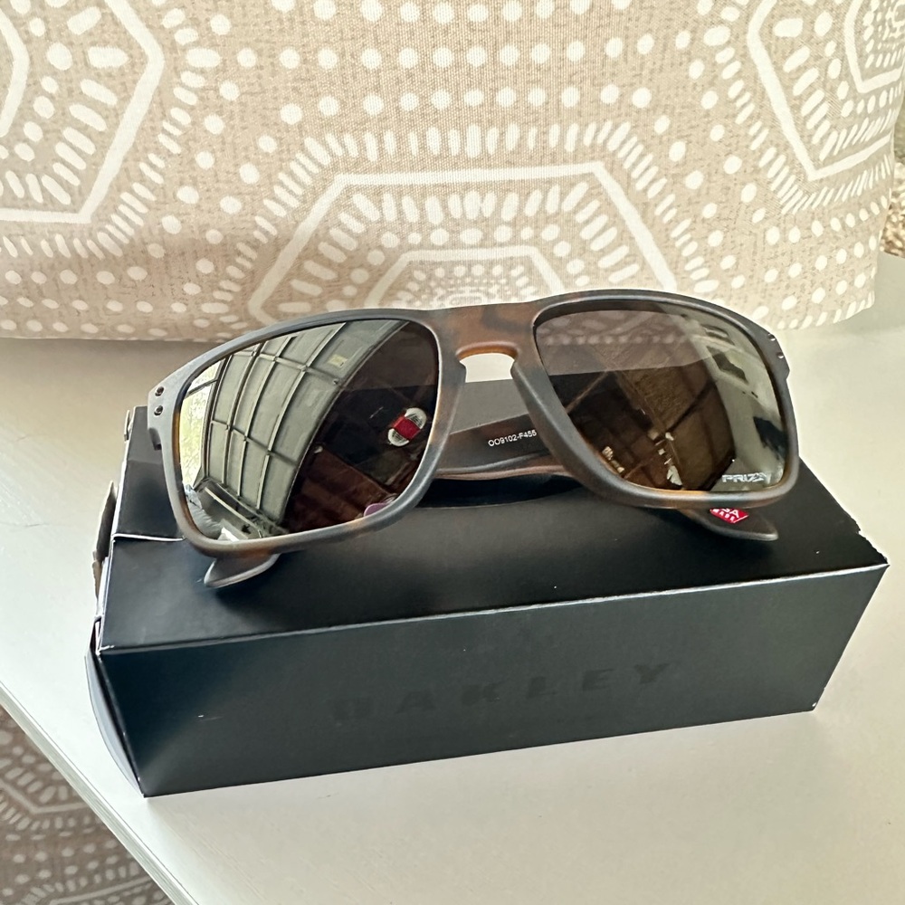 Brand new, never worn, Oakley Holbrook